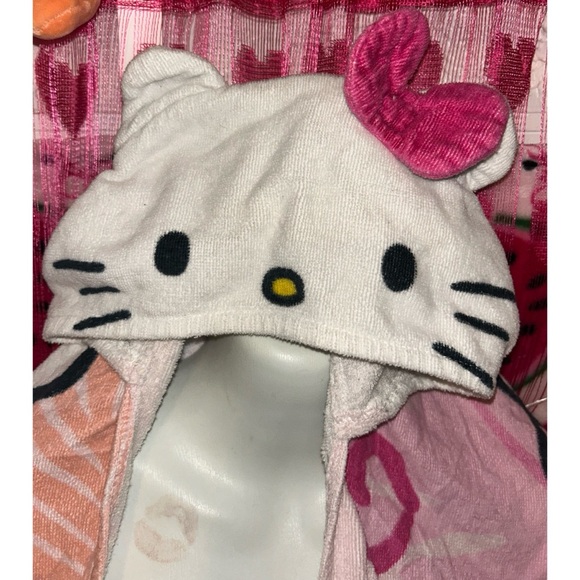 🩷 Hello Kitty Tropical Towel with Hood and Hand Pockets - Picture 4 of 8